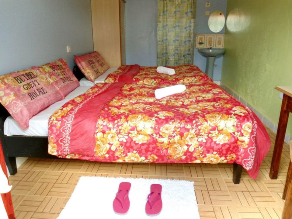 Standard Room | Desk, bed sheets