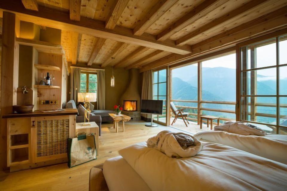 Romantic Suite, Balcony | Minibar, in-room safe, desk, iron/ironing board