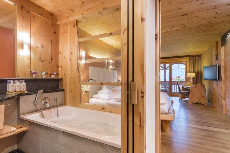 Suite, Mountain View | Bathroom | Free toiletries, hair dryer, bathrobes, slippers