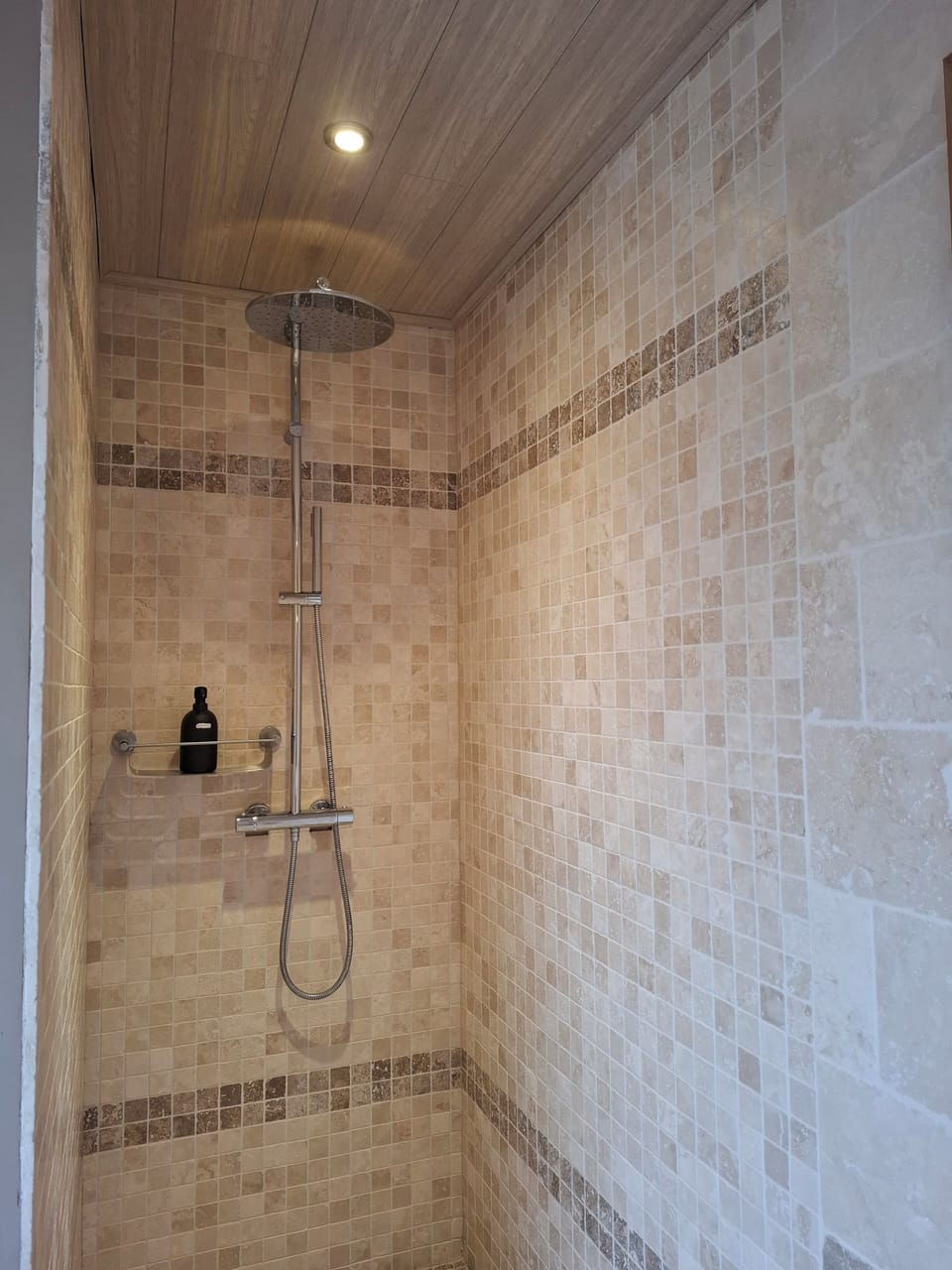 Superior Room | Bathroom | Free toiletries, hair dryer, bathrobes, towels