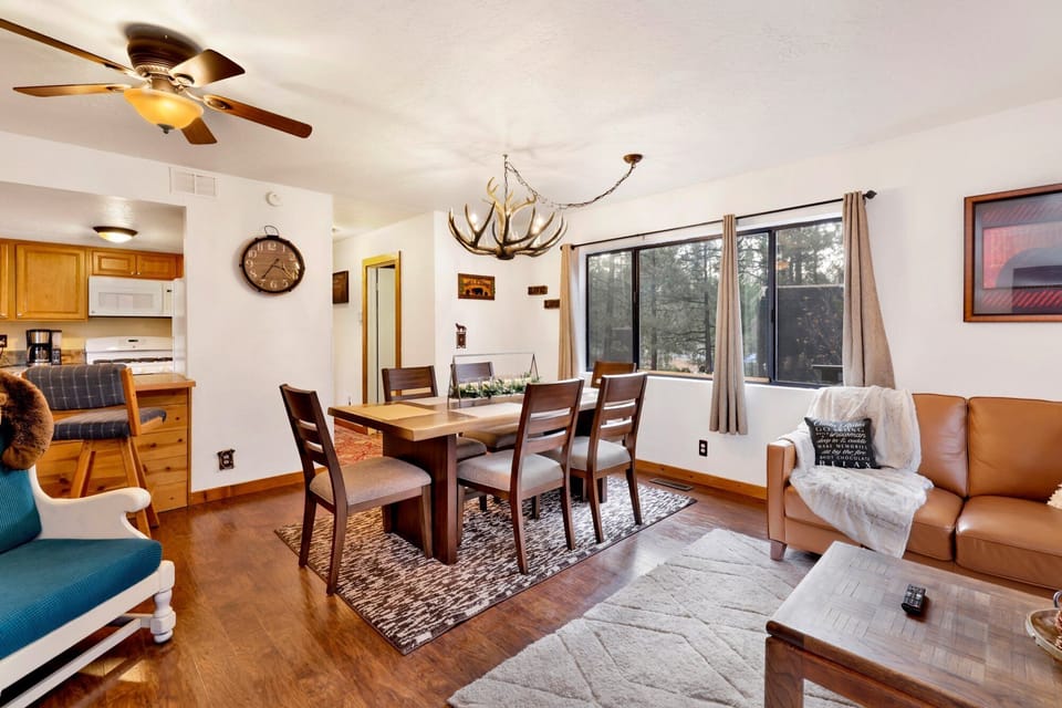House, Multiple Beds, Hot Tub, Mountain View (1411) | 2 bedrooms, individually decorated, individually furnished, bed sheets