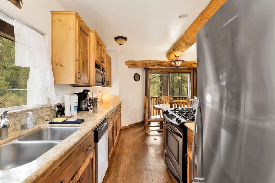 House, Multiple Beds, Hot Tub, Mountain View (1494) | Private kitchen | Coffee/tea maker