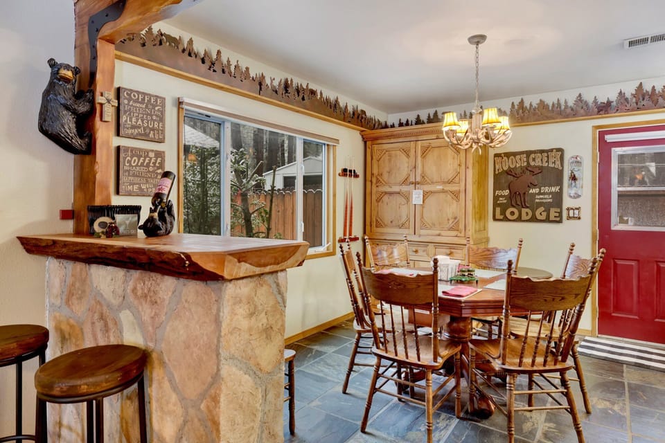 House, Multiple Beds, Hot Tub, Mountain View (1540) | 3 bedrooms, individually decorated, individually furnished, bed sheets