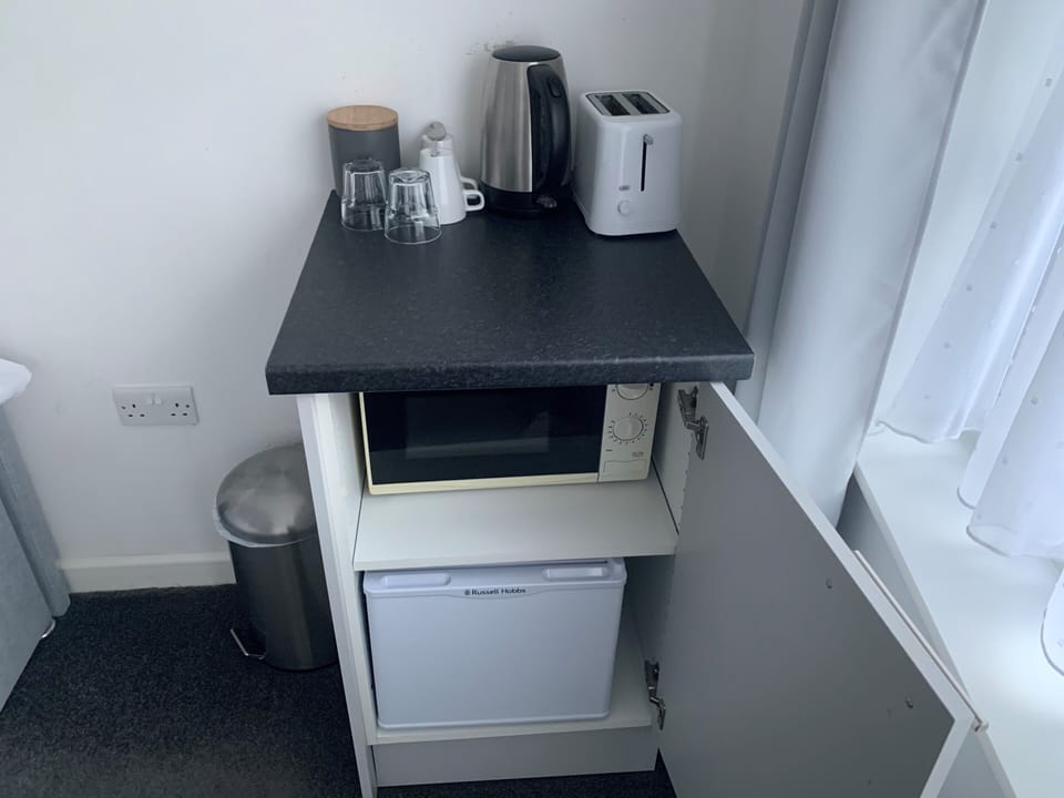 Classic Double or Twin Room | Private kitchenette | Fridge, microwave, coffee/tea maker, electric kettle