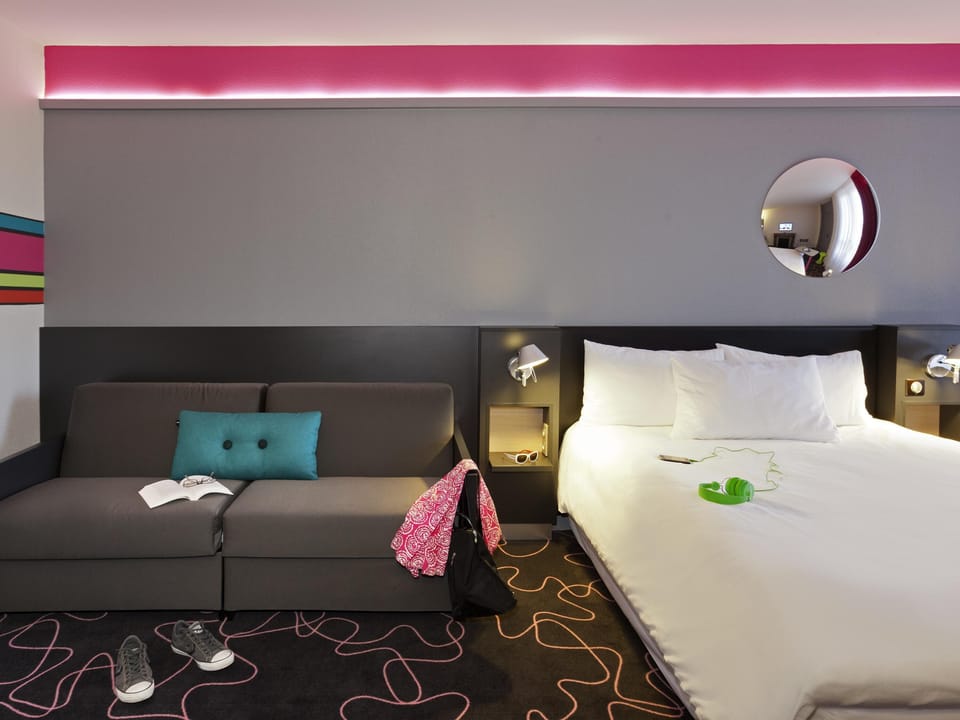 Standard Suite, 1 Double Bed with Sofa bed | 1 bedroom, desk, soundproofing, WiFi (free)
