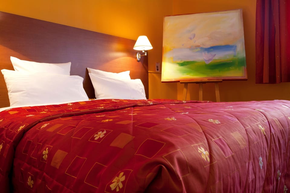 Comfort Double Room | Desk, cribs (free), rollaway beds (surcharge), WiFi (free)