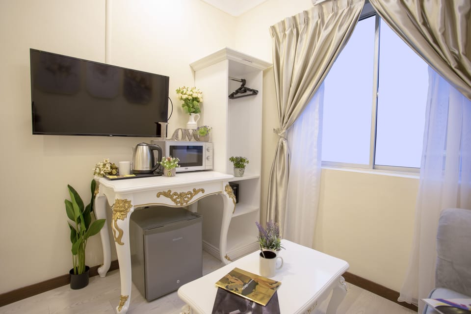 Victorian King Suite | 1 bedroom, in-room safe, individually decorated, individually furnished