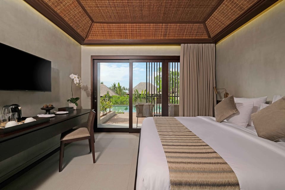 Garcia Suite Pool Access | Egyptian cotton sheets, premium bedding, down comforters, pillowtop beds