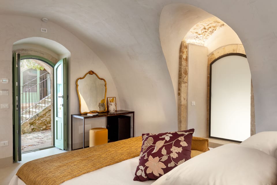 Junior Suite | Hypo-allergenic bedding, memory foam beds, minibar, in-room safe