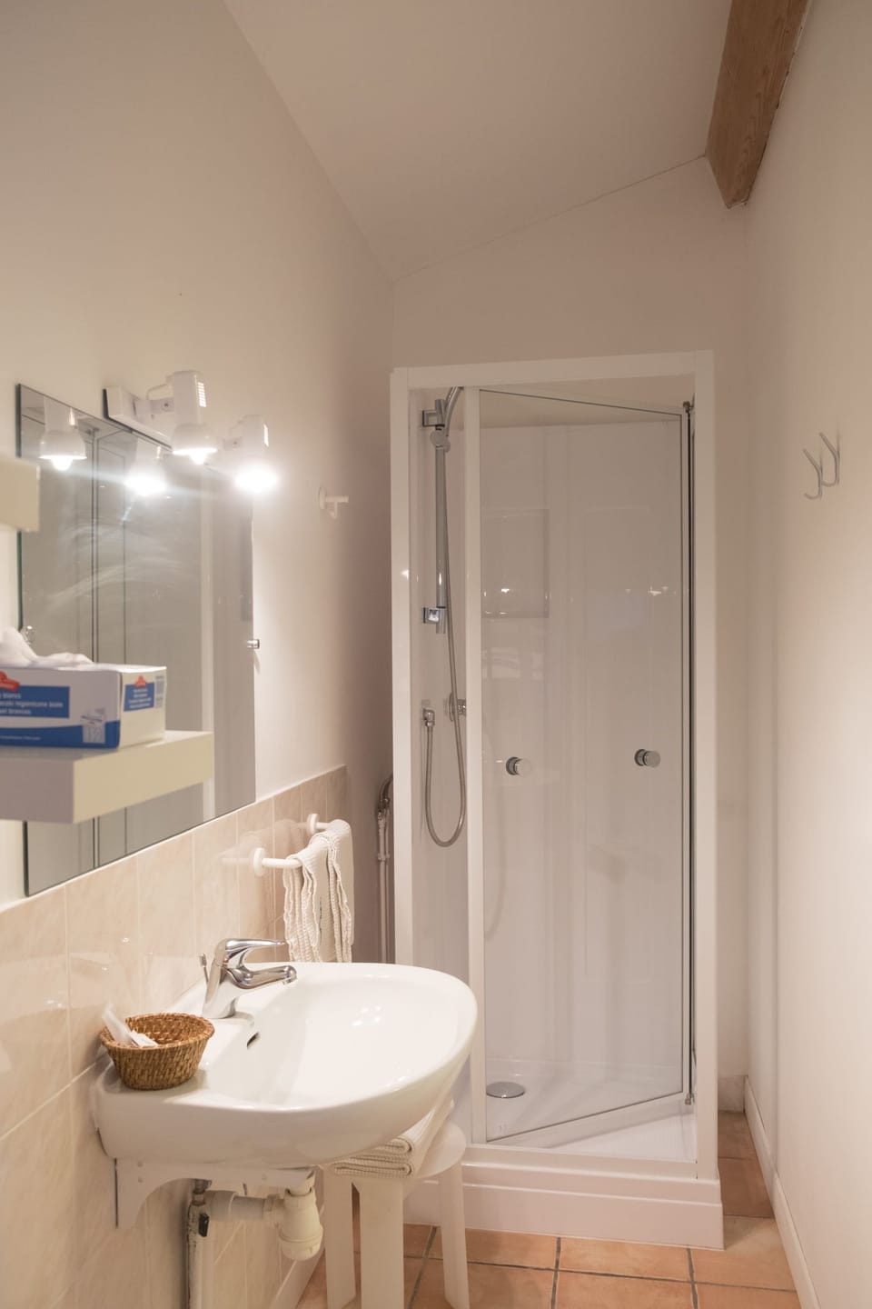 Double Room (Anna - Annex building) | Bathroom | Shower, rainfall showerhead, free toiletries, hair dryer