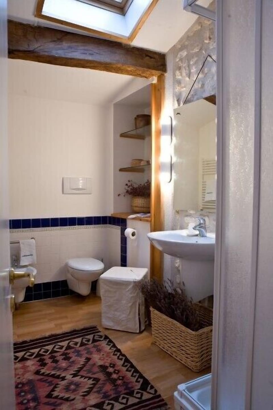 Twin Room (Rachele) | Bathroom | Shower, rainfall showerhead, free toiletries, hair dryer