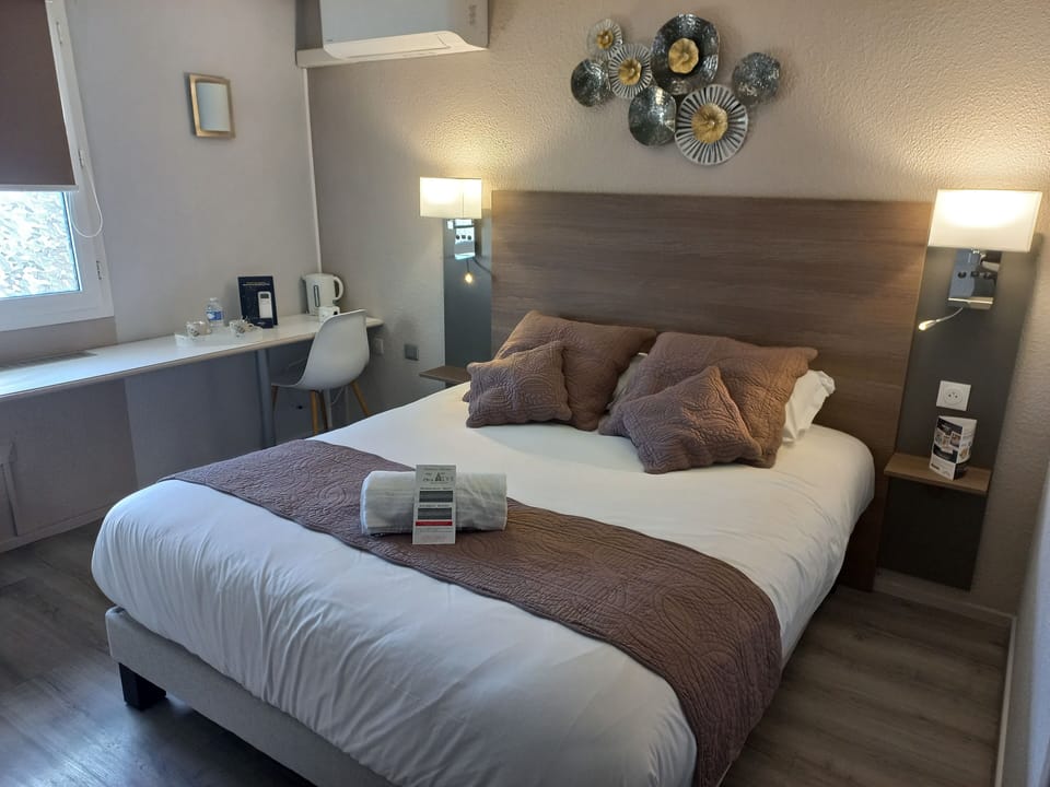 Superior Double Room, Private Bathroom, Garden Area | Desk, blackout drapes, soundproofing, free cribs/infant beds