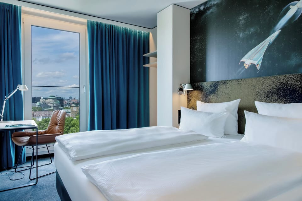THE ONE with view | Egyptian cotton sheets, premium bedding, soundproofing, WiFi (free)