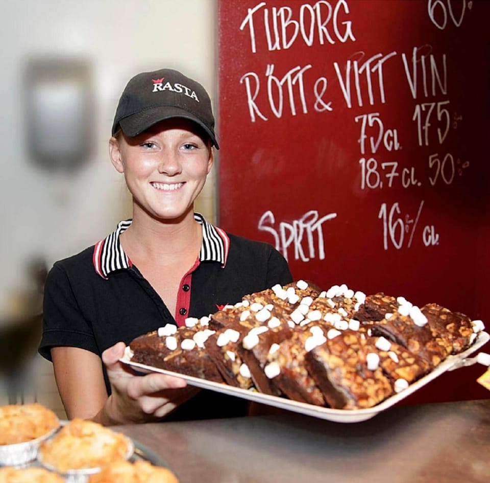 2 restaurants, breakfast, lunch, dinner served; local cuisine