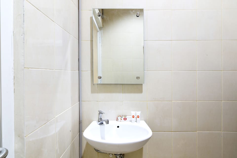 Superior Suite | Bathroom | Shower, towels
