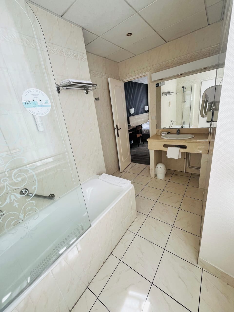 Superior Double Room | Bathroom | Hair dryer, towels, soap, shampoo
