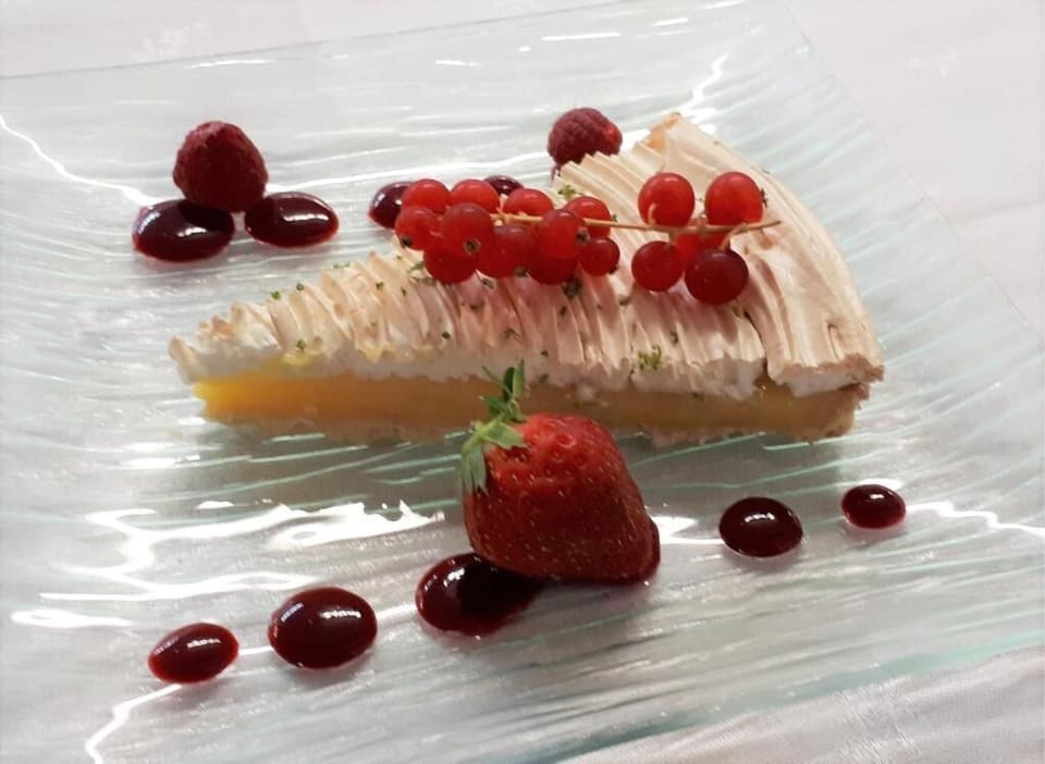 Breakfast, lunch, dinner served; Regional cuisine 