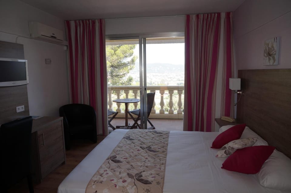 Desk, iron/ironing board (on request), WiFi (free)