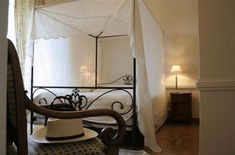 Minibar, desk, soundproofing, free cribs/infant beds