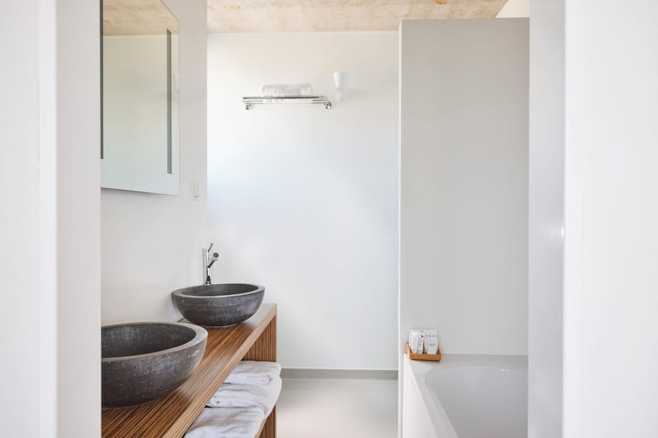 Executive | Bathroom | Free toiletries, hair dryer, towels