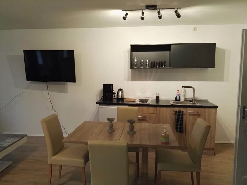 Quadruple Room (Büttner 3) | Private kitchen | Coffee/tea maker, electric kettle