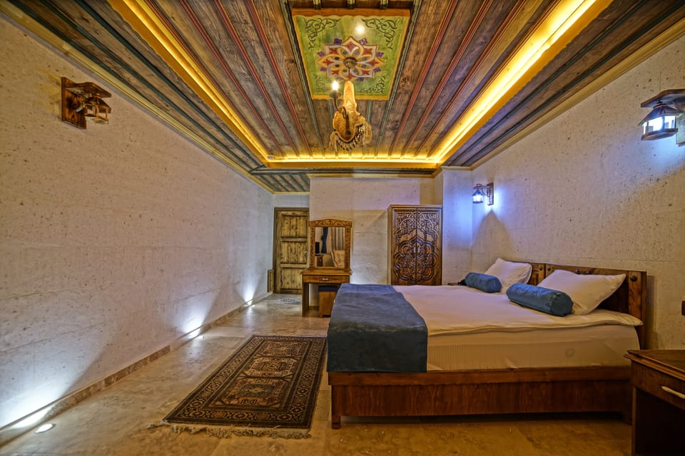 Deluxe Room | Egyptian cotton sheets, premium bedding, minibar, desk