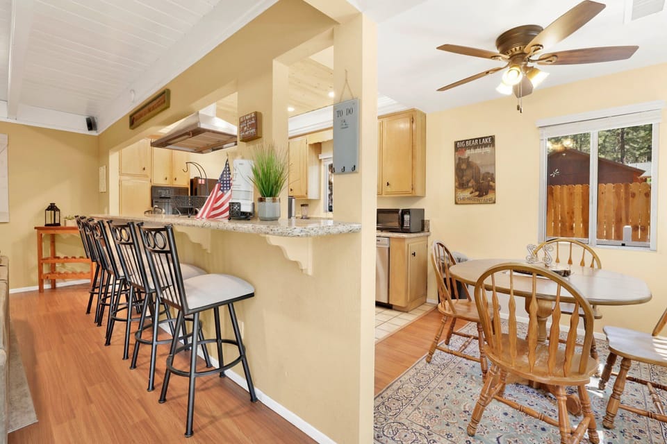 House, Multiple Beds, Hot Tub, Mountain View (1651) | Private kitchen