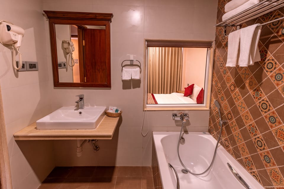 Super Deluxe Room | Bathroom | Free toiletries, slippers, towels