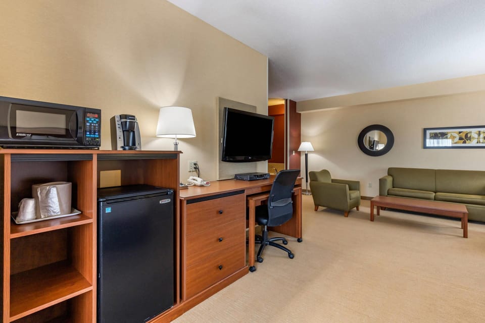 Pillowtop beds, desk, laptop workspace, iron/ironing board