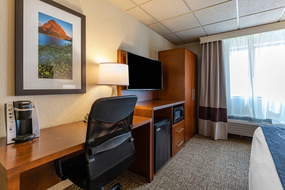 Room, 1 King Bed, Non Smoking | Pillowtop beds, desk, laptop workspace, iron/ironing board