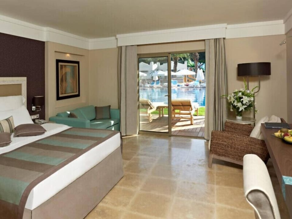 Standard Room, Pool Access | Minibar, in-room safe, iron/ironing board, free cribs/infant beds
