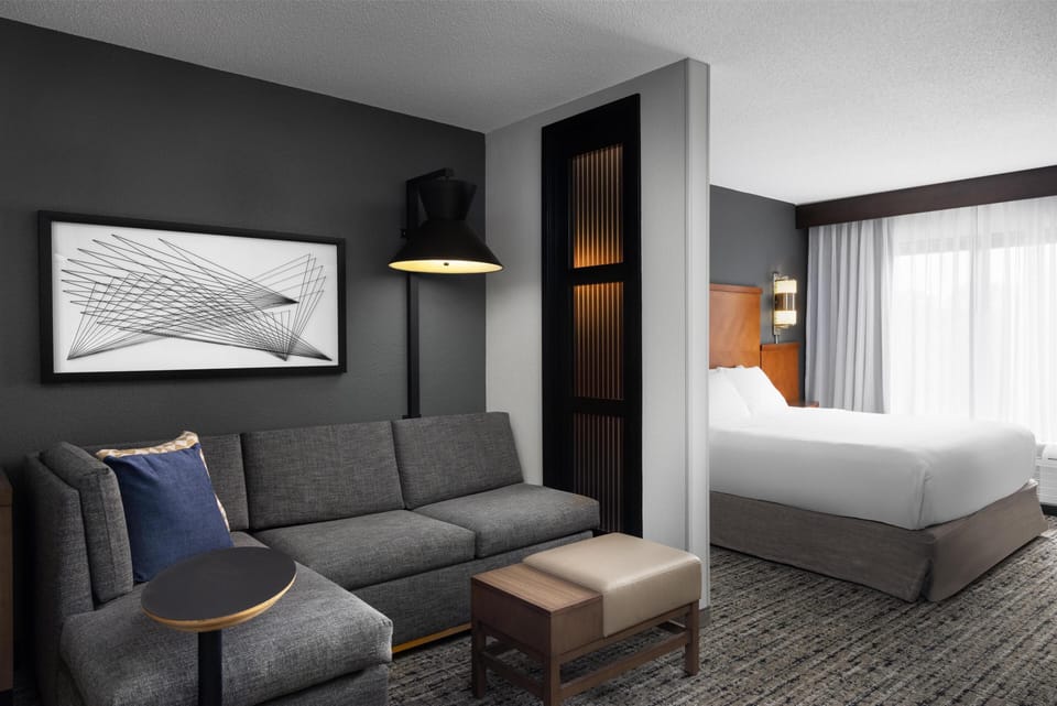 Egyptian cotton sheets, premium bedding, in-room safe, desk