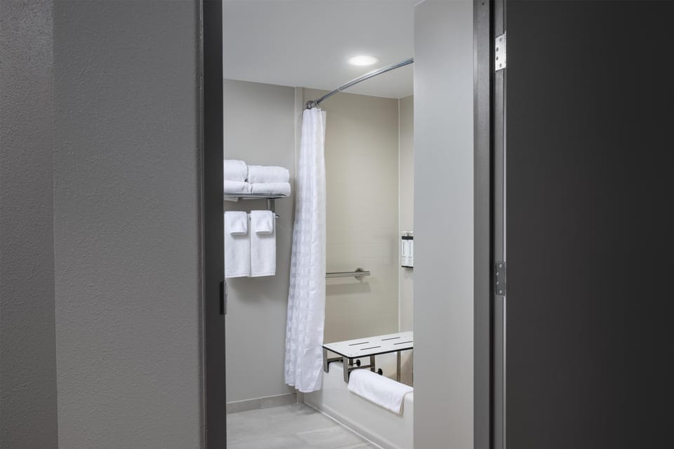 Combined shower/tub, designer toiletries, hair dryer, towels