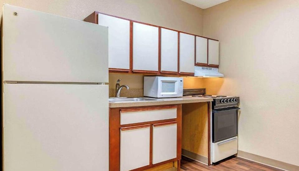 Full-size fridge, microwave, stovetop