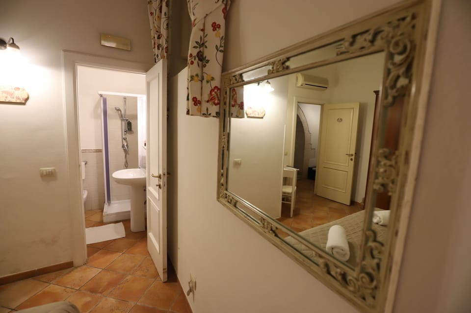 Standard Double Room | Bathroom sink
