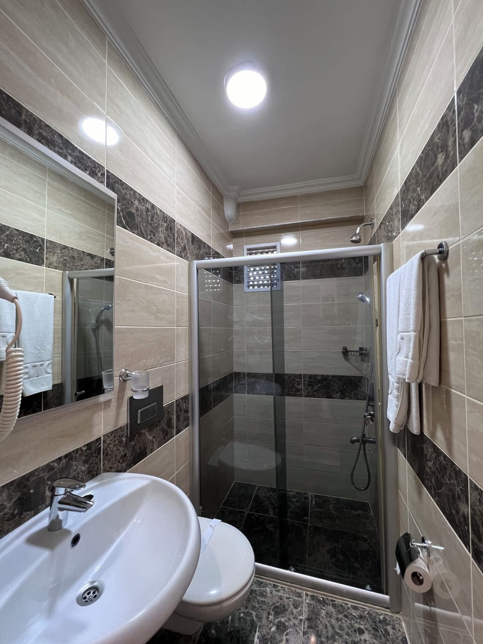 Single Room, 1 Twin Bed | Bathroom | Shower, eco-friendly toiletries, hair dryer, slippers