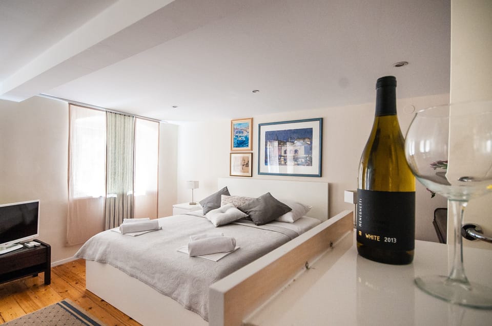 Comfort Double Room (Ana) | In-room safe, individually furnished, blackout drapes, soundproofing