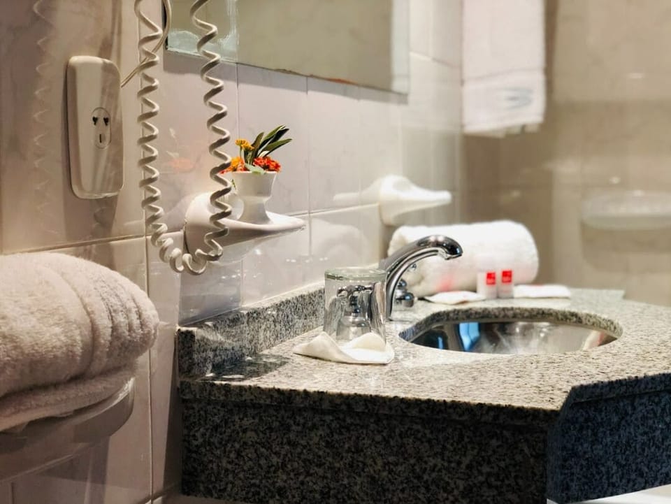Triple Room | Minibar, desk, free WiFi, wheelchair access