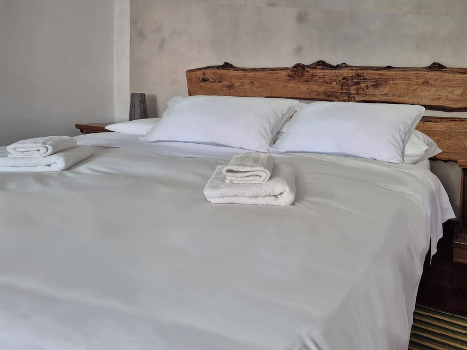 Deluxe Double Room, 1 Bedroom, Hill View, Annex Building | Down comforters, memory foam beds, in-room safe, desk