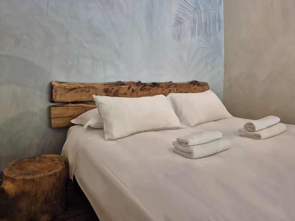 Standard Double Room, 1 King Bed, Courtyard View, Ground Floor | Down comforters, memory foam beds, in-room safe, desk