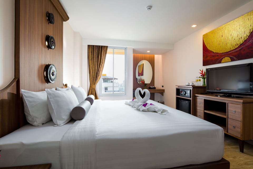 Family Suite, 2 Bedrooms | Egyptian cotton sheets, premium bedding, Tempur-Pedic beds, minibar