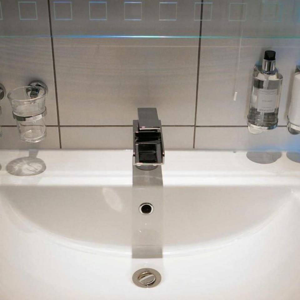 Patterdale Luxury Suite with Spa bath  | Bathroom sink