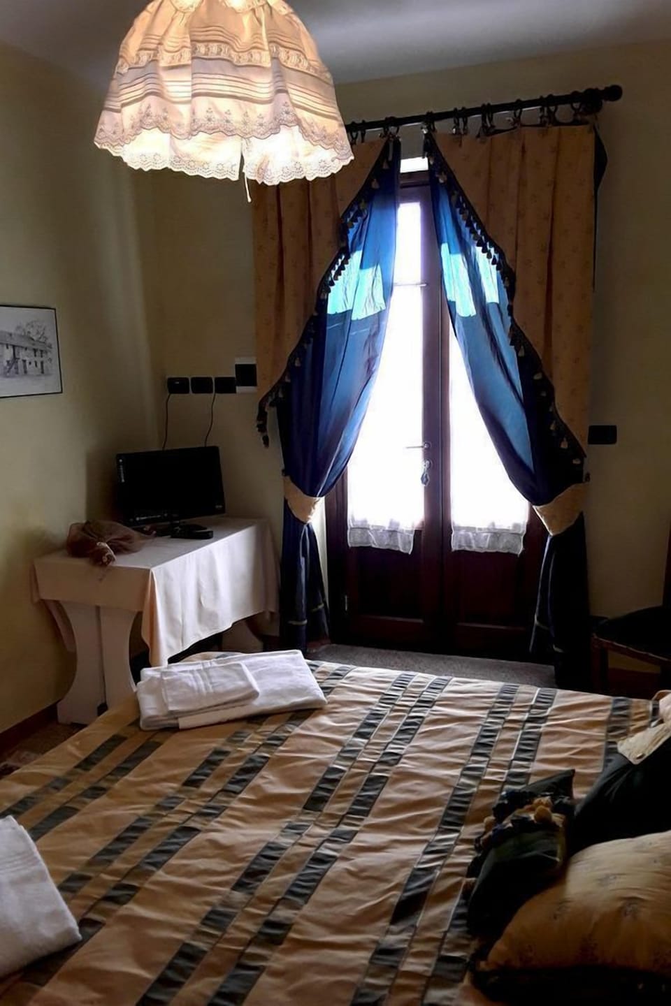Frette Italian sheets, free WiFi, bed sheets