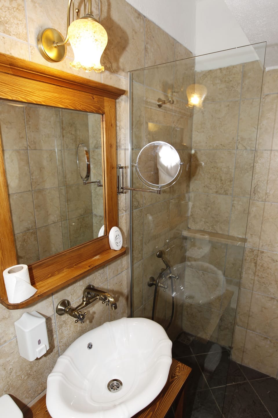Double or Twin Room | Bathroom shower