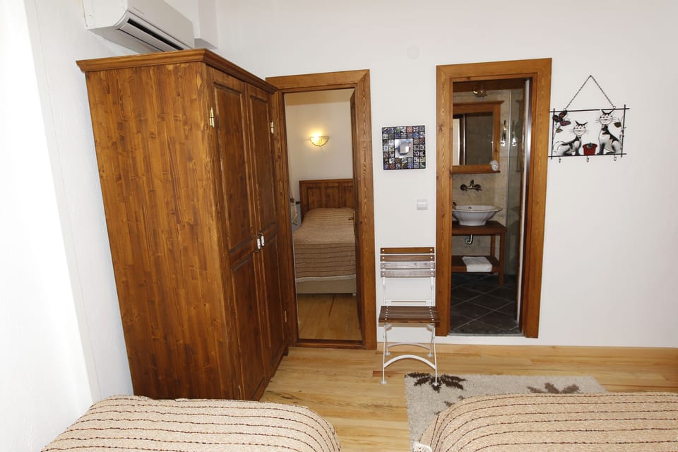 Triple Room | Pillowtop beds, free WiFi