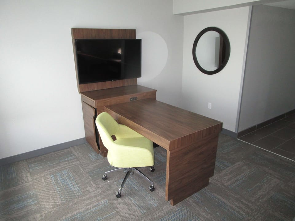 Suite, 1 King Bed, Non Smoking (with Sofabed) | Premium bedding, down comforters, in-room safe, desk