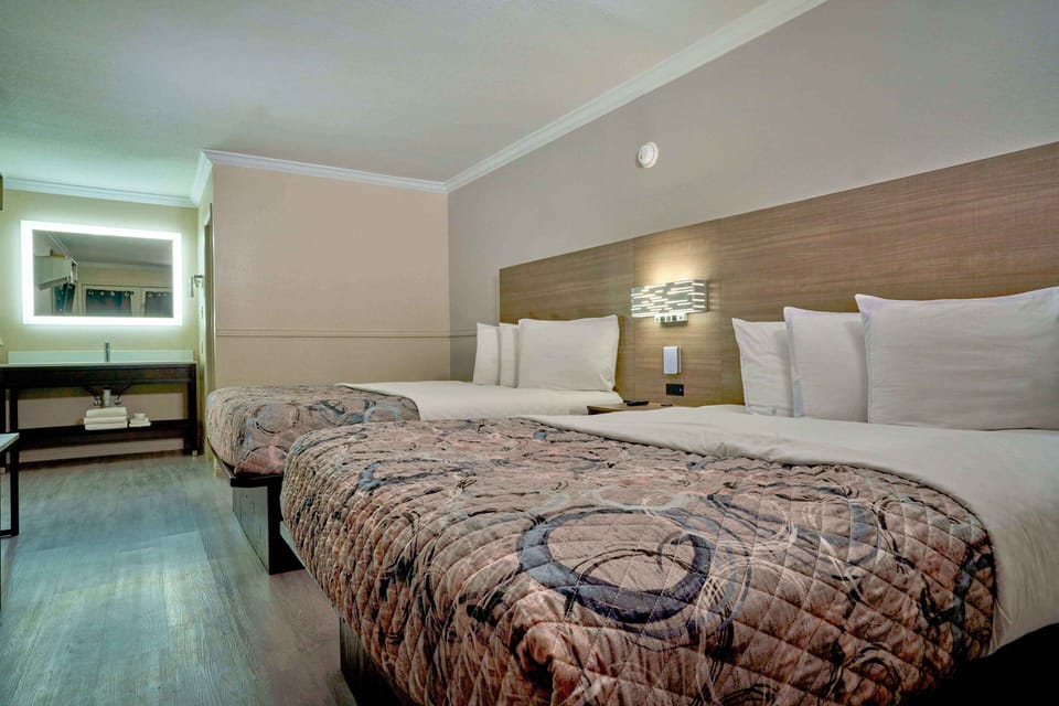 2 Queen Garden | Premium bedding, blackout drapes, soundproofing