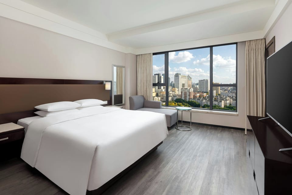 Executive Suite, 1 King Bed | Minibar, in-room safe, desk, laptop workspace