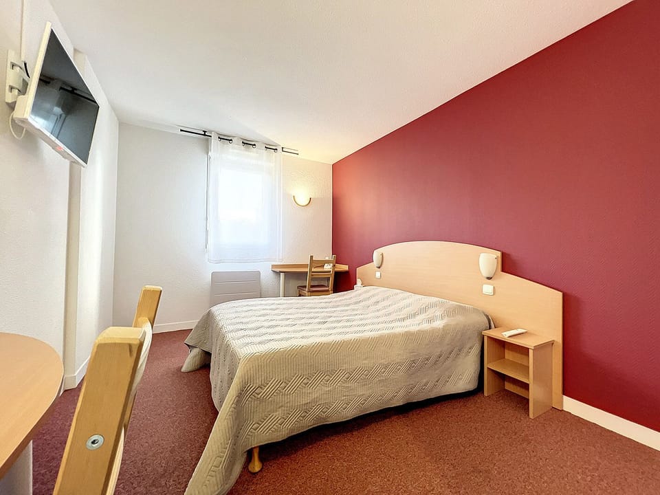 Studio | Individually decorated, individually furnished, desk, soundproofing