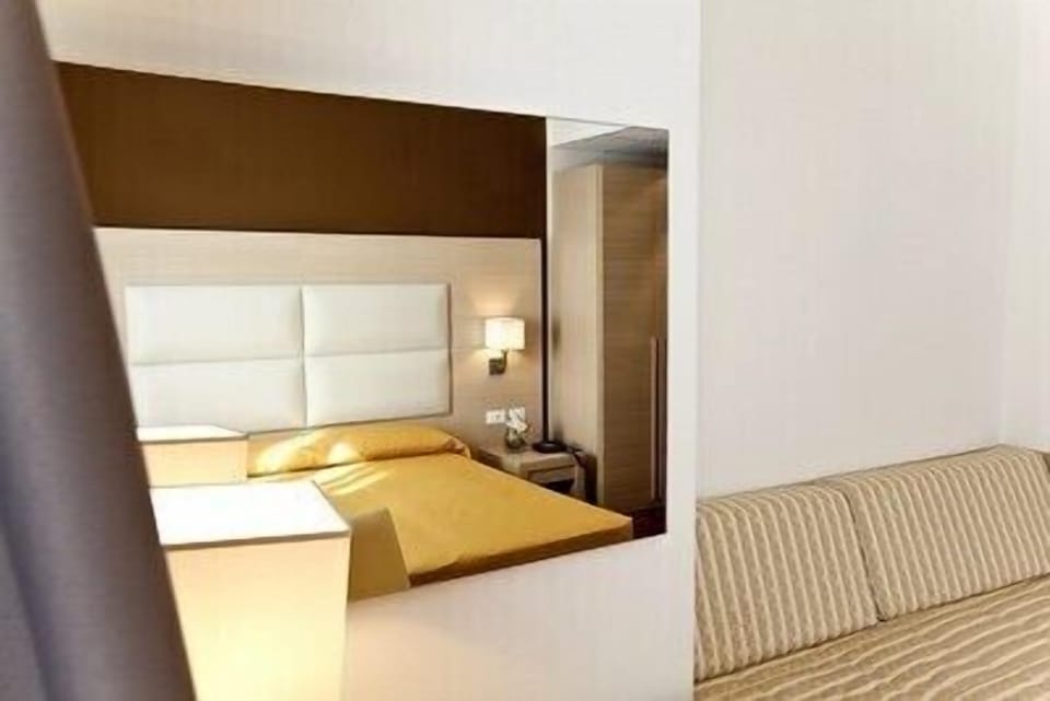 Frette Italian sheets, desk, free cribs/infant beds, rollaway beds